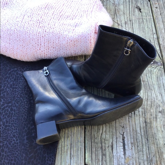 Salvatore Ferragamo Boutique Ankle Boots (S 9B)